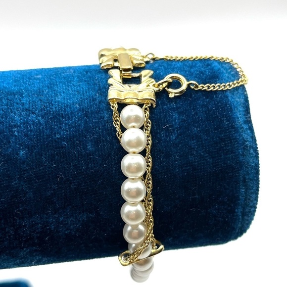 Vintage Bracelet Goldette NY Pearl & Gold Chain Bracelet Gold Tone safety clasp - Picture 5 of 12